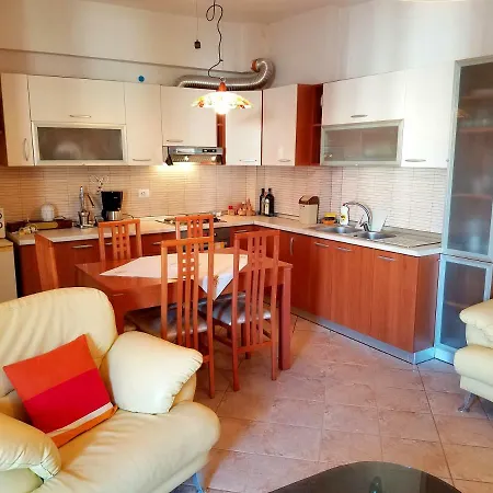 Ardi's Vacations Apartment *